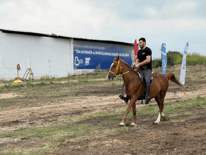 buyuksehirin-binicilik-merkezinde-19-mayis-coskusu