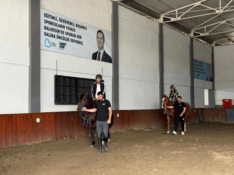 buyuksehirin-binicilik-merkezinde-19-mayis-coskusu