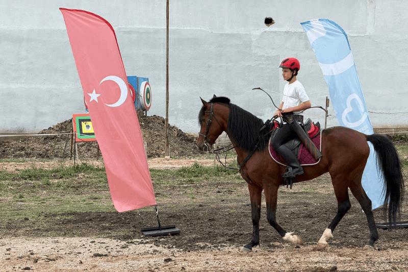 buyuksehirin-binicilik-merkezinde-19-mayis-coskusu