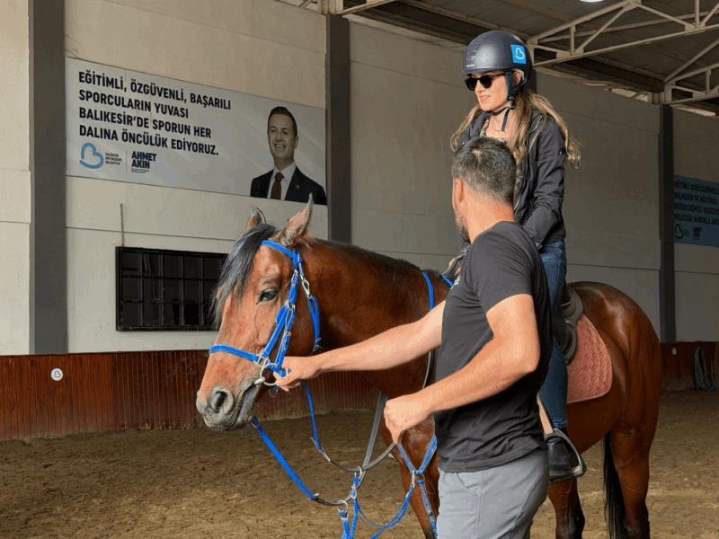 buyuksehirin-binicilik-merkezinde-19-mayis-coskusu