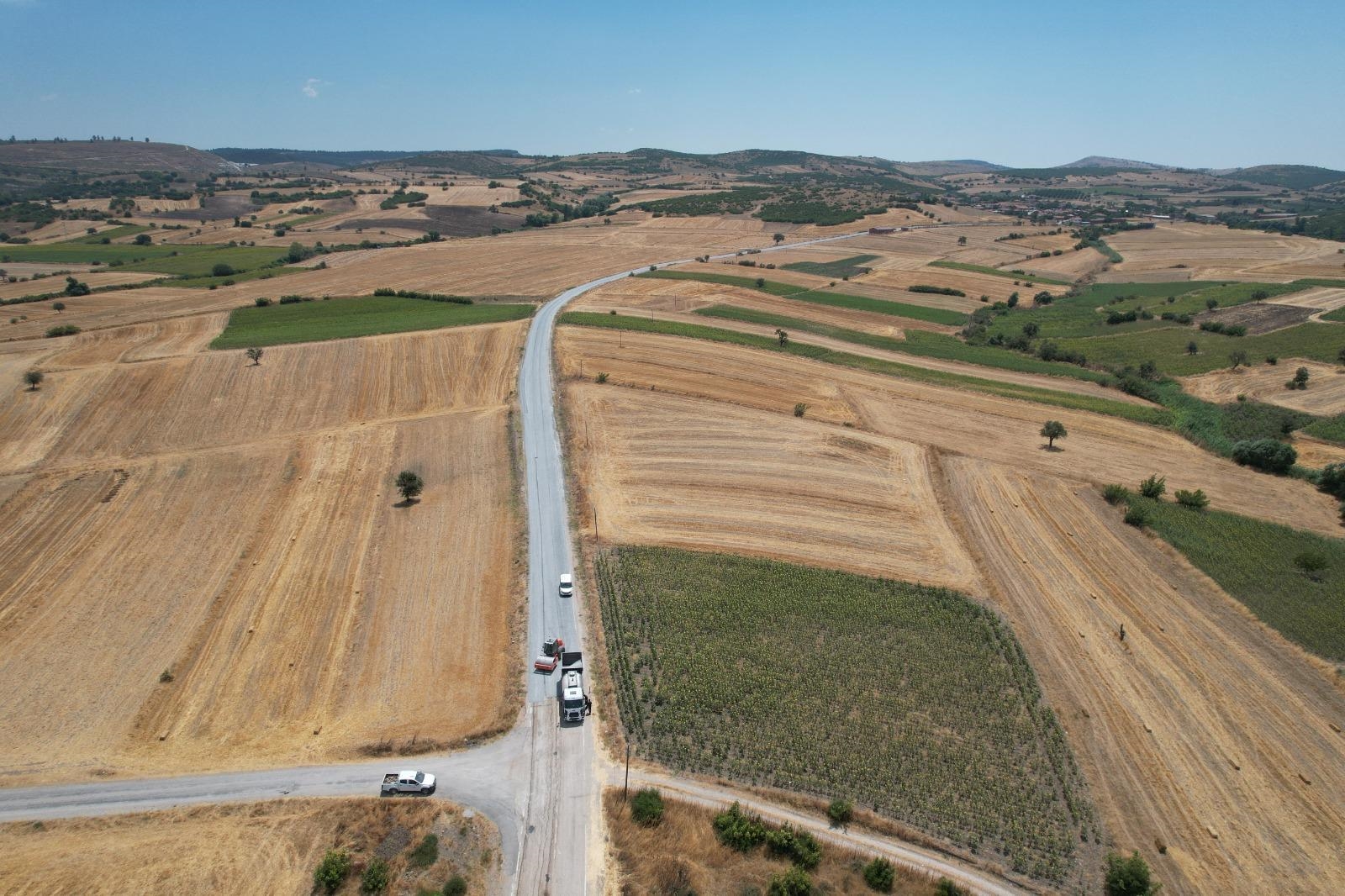 buyuksehir-orhanli-ciftlikkoy-arasindaki-yolu-iyilestirdi