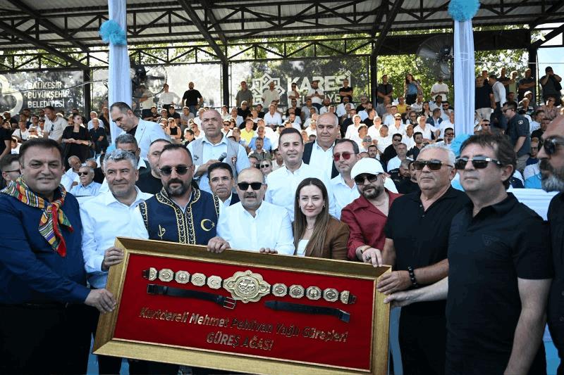 66-geleneksel-kurtdereli-mehmet-pehlivan-yagli-gureslerinde-altin-kemer-mustafa-tasin-oldu