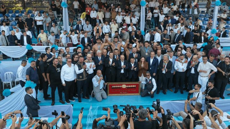 66-geleneksel-kurtdereli-mehmet-pehlivan-yagli-gureslerinde-altin-kemer-mustafa-tasin-oldu