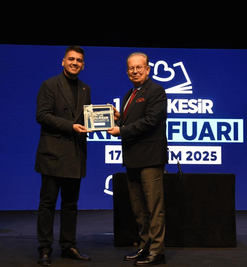 cihat-yayci-mavi-vatanin-babasi-oguz-kagandir-barbaros-hayrettin-pasadir-mustafa-kemal-ataturktur