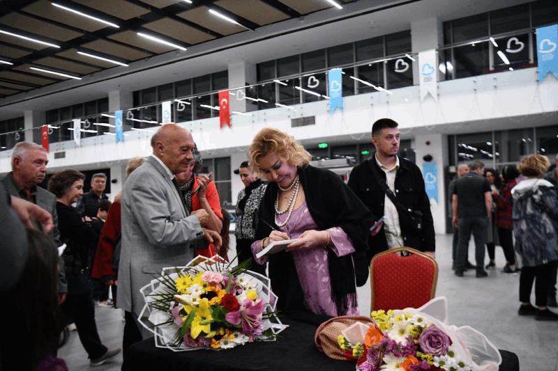 dunyaca-unlu-piyanist-gulsin-onay-balikesirde-sahne-aldi