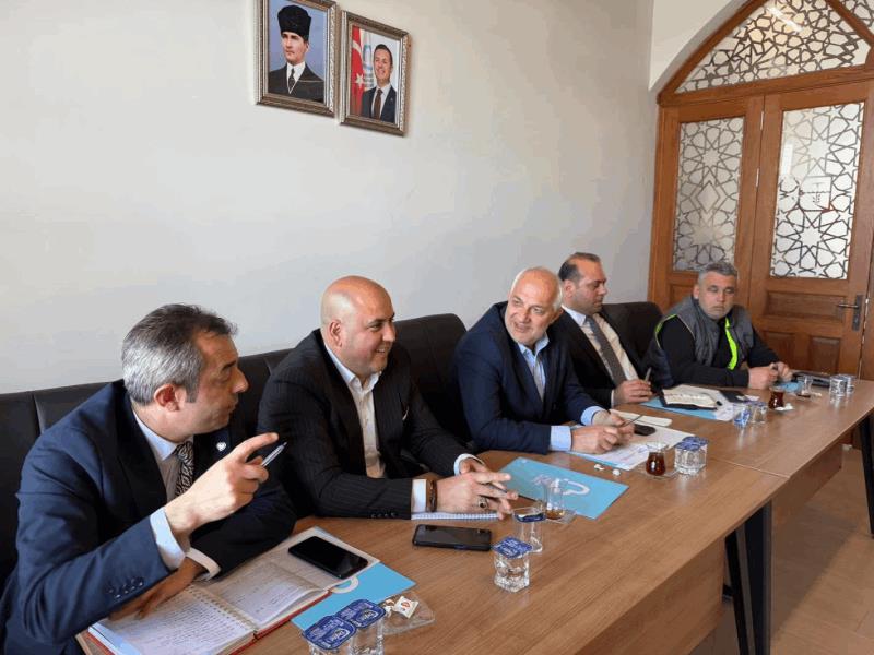 baskan-ahmet-akinin-yonetim-anlayisi-muhtarlarla-guclu-bir-bag-kuruyor