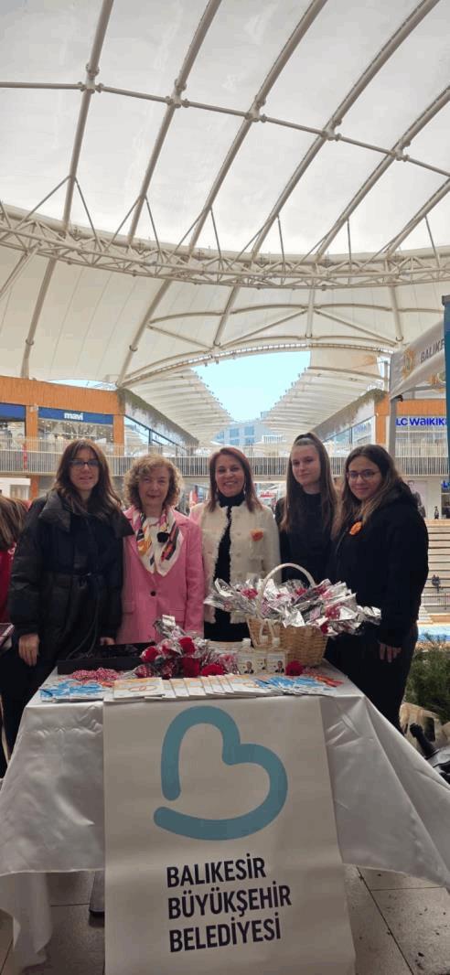 buyuksehir-farkindalik-standiyla-kadinlari-bilgilendirdi