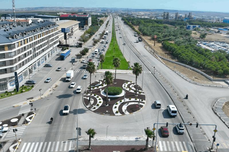 buyuksehir-belediyesi-bandirmanin-kent-girisini-bastan-asagi-yeniledi