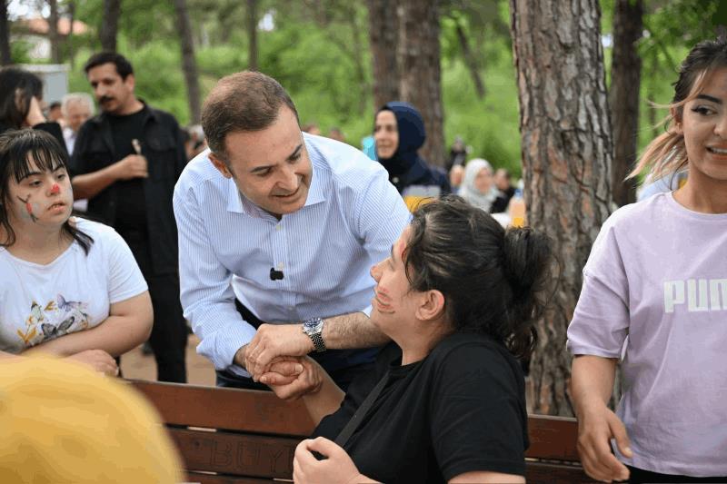 akin-bu-sehirde-kimse-yalniz-degil