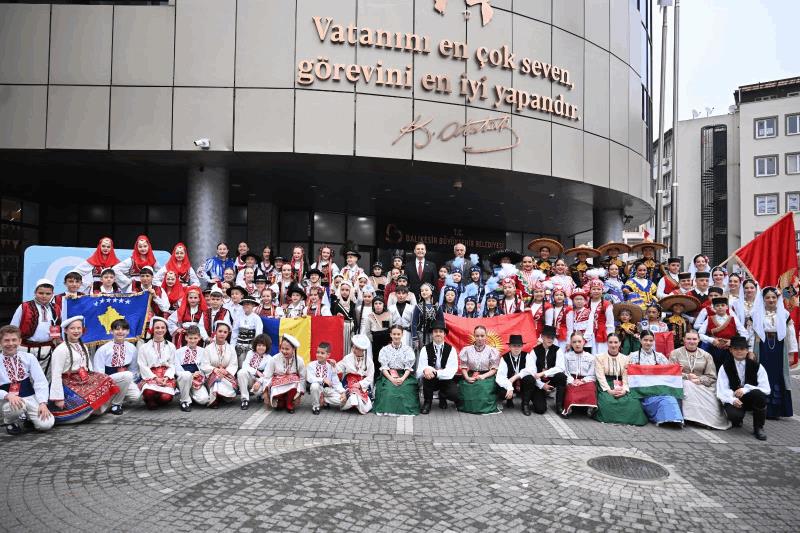 akin-dunya-cocuklarini-agirladi