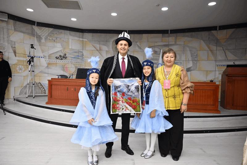 akin-dunya-cocuklarini-agirladi