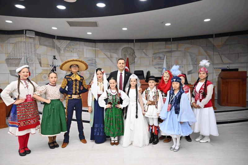 akin-dunya-cocuklarini-agirladi