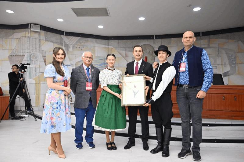 akin-dunya-cocuklarini-agirladi