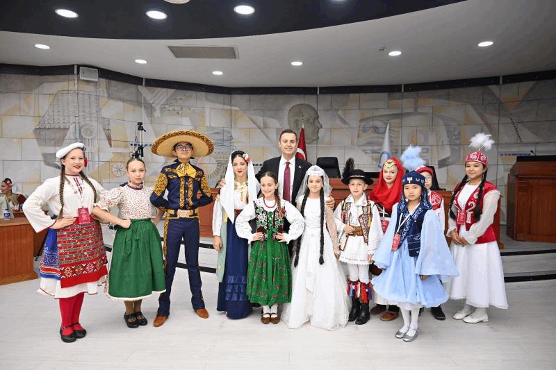 akin-dunya-cocuklarini-agirladi