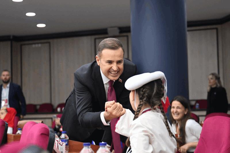 akin-dunya-cocuklarini-agirladi