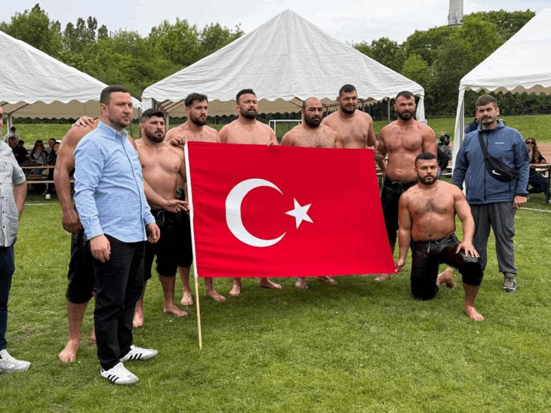 baskan-akin-almanyadaki-hemsehrileriyle-hasret-giderdi