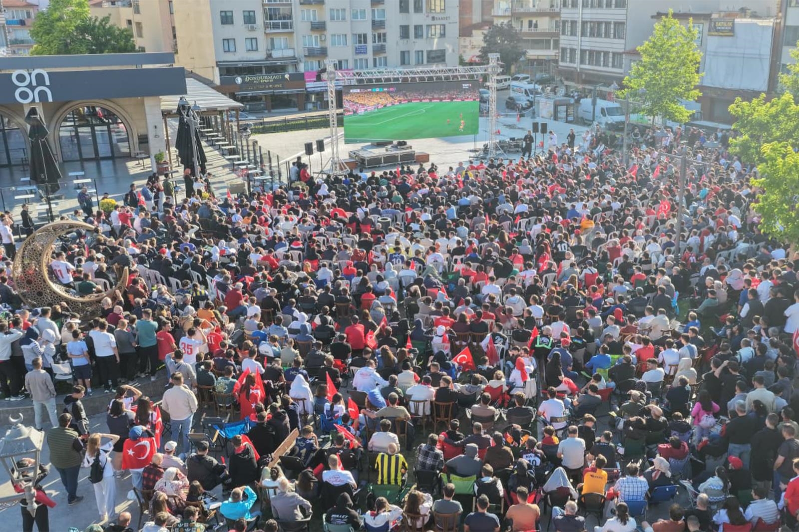 buyuksehirin-20-ilcedeki-dev-organizasyonuyla-balikesir-milli-takim-icin-kenetlendi