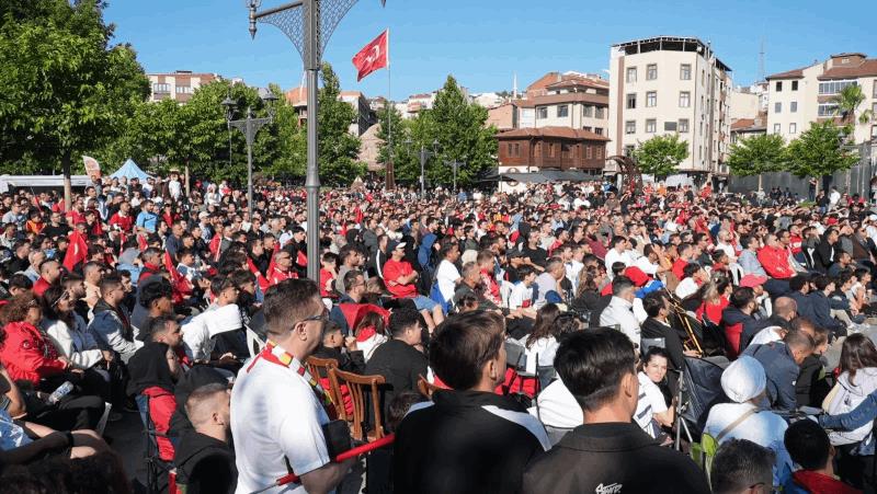 buyuksehirin-20-ilcedeki-dev-organizasyonuyla-balikesir-milli-takim-icin-kenetlendi