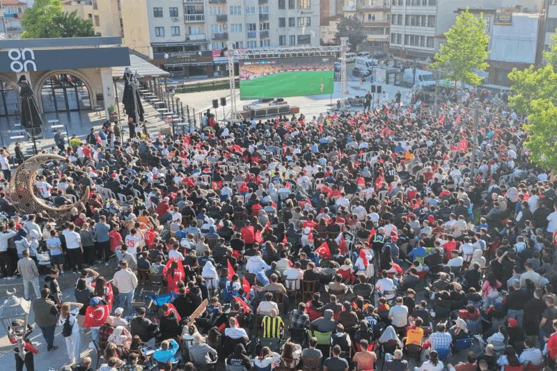 buyuksehirin-20-ilcedeki-dev-organizasyonuyla-balikesir-milli-takim-icin-kenetlendi