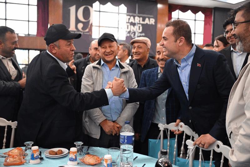 akin-muhtarlar-ve-aileleriyle-bir-araya-geldi