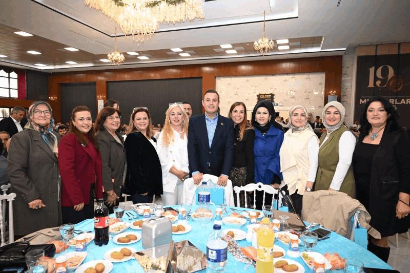 akin-muhtarlar-ve-aileleriyle-bir-araya-geldi