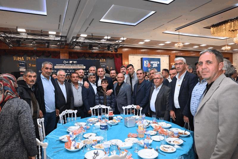 akin-muhtarlar-ve-aileleriyle-bir-araya-geldi