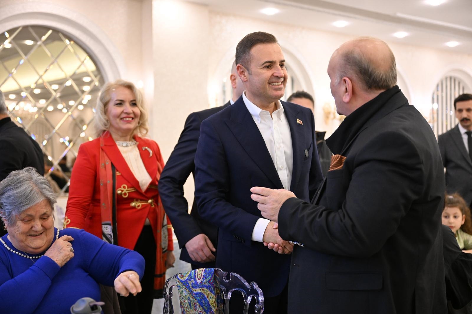 akin-istanbuldaki-balikesirliler-ile-kucaklasti