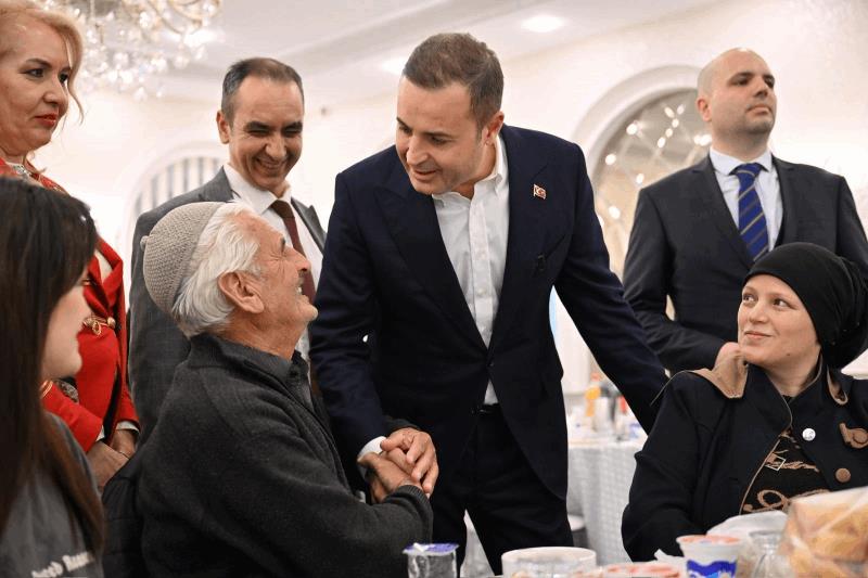 akin-istanbuldaki-balikesirliler-ile-kucaklasti