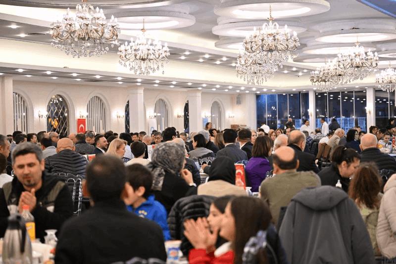 akin-istanbuldaki-balikesirliler-ile-kucaklasti
