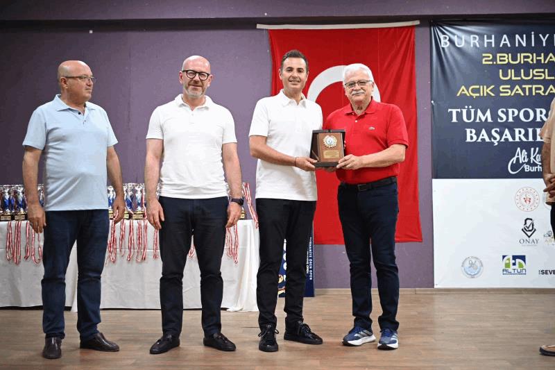 akin-satranc-turnuvasi-odul-torenine-katildi