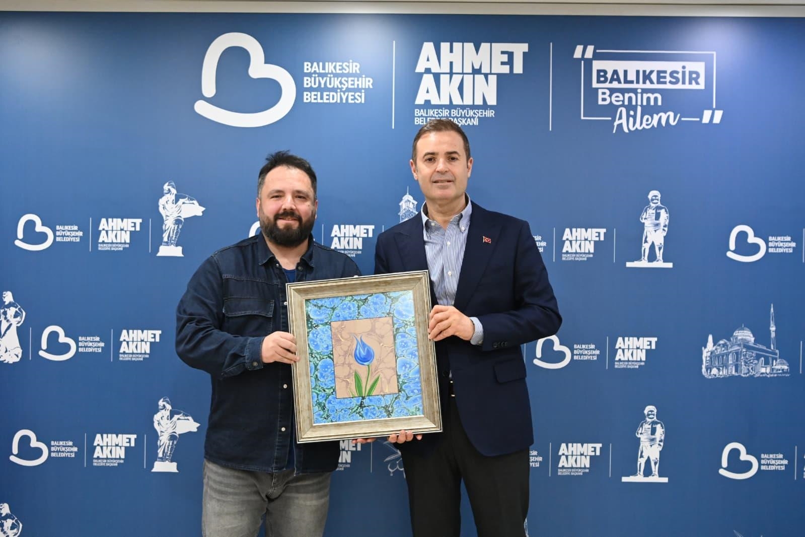akin-ebru-sanatinin-icazetli-hocasini-agirladi