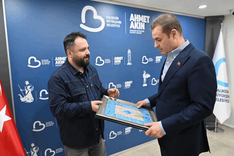 akin-ebru-sanatinin-icazetli-hocasini-agirladi