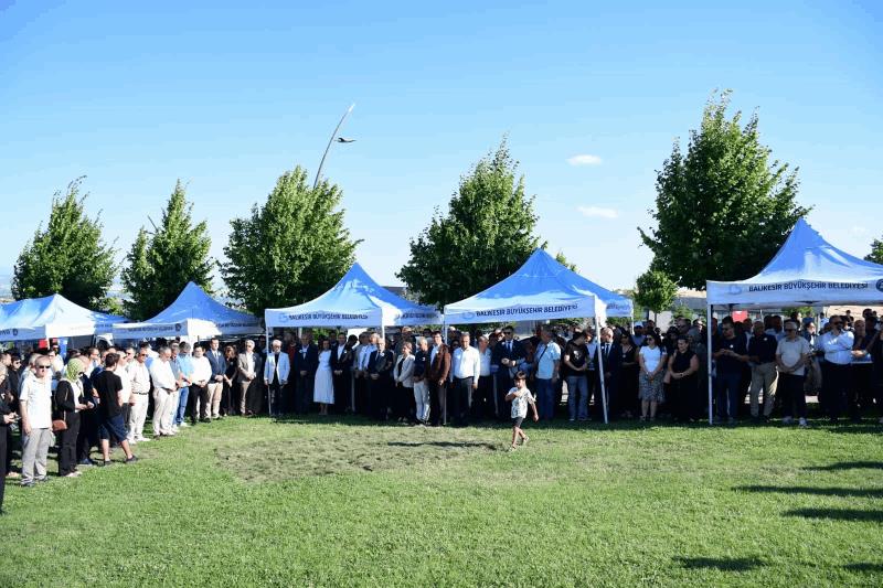 buyuksehirden-anlamli-acilis-srebrenitsa-soykirim-aniti-torenle-acildi