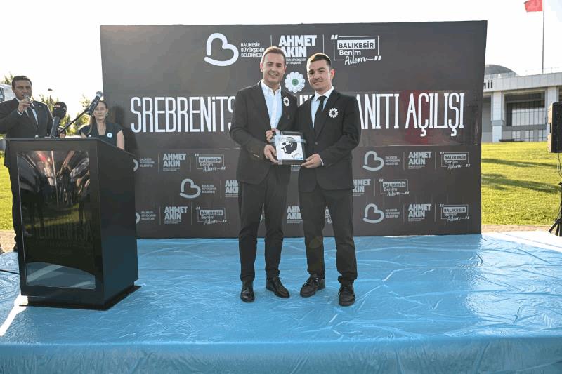 buyuksehirden-anlamli-acilis-srebrenitsa-soykirim-aniti-torenle-acildi