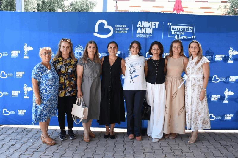 arbil-akin-ayvalikta-kadin-muhtarlar-ve-muhtar-esleriyle-bulustu