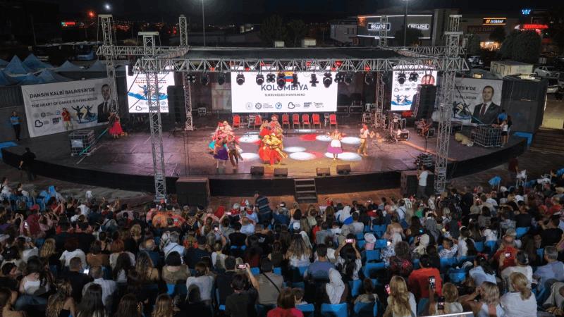 dunya-danslari-balikesir-sahnesinde