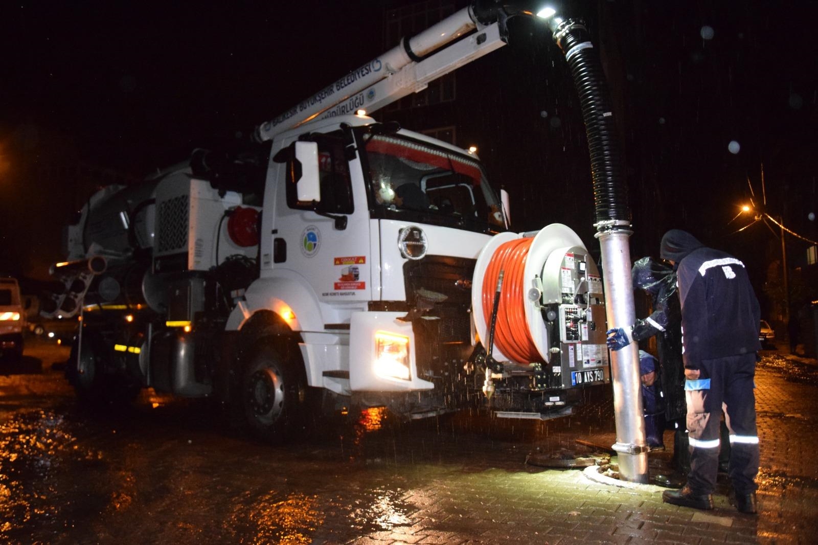 buyuksehir-belediyesi-ve-baski-ekipleri-20-ilcede-teyakkuzda