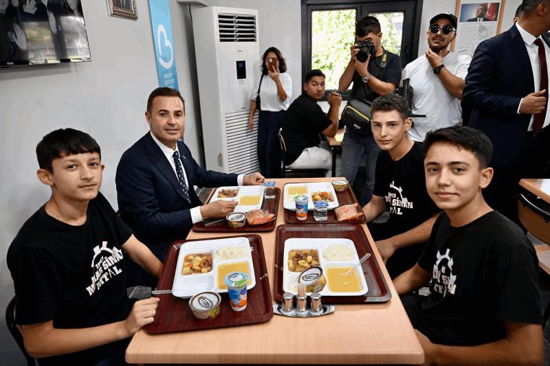 buyuksehir-ogrenciler-icin-yakin-mutfaki-hizmete-acti