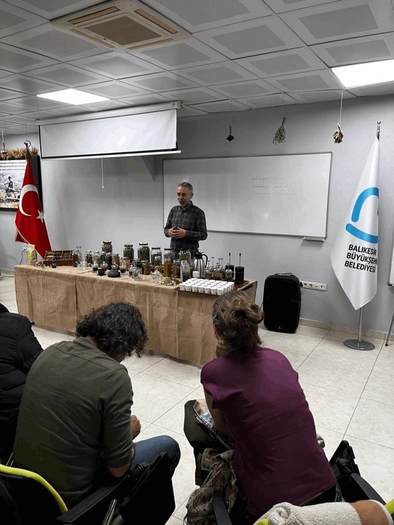 bacemde-ayin-atolyesi-programlarina-yogun-ilgi