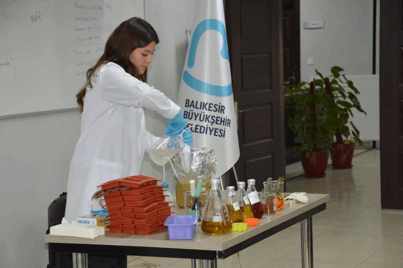 bacemde-ayin-atolyesi-programlarina-yogun-ilgi