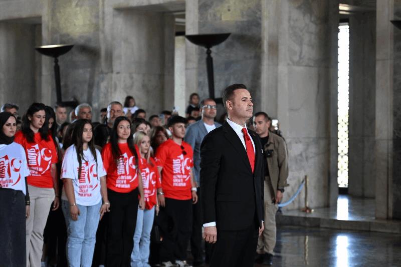 baskan-akin-ve-1071-balikesirli-genc-anitkabirde