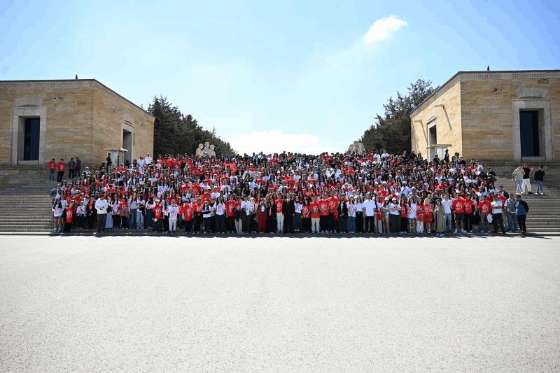 baskan-akin-ve-1071-balikesirli-genc-anitkabirde