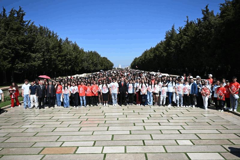baskan-akin-ve-1071-balikesirli-genc-anitkabirde
