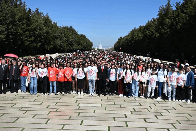baskan-akin-ve-1071-balikesirli-genc-anitkabirde