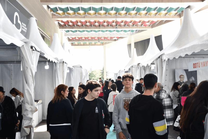 balikesir-kitap-fuarinda-medya-siyaset-ve-edebiyat-ruzgri-esti