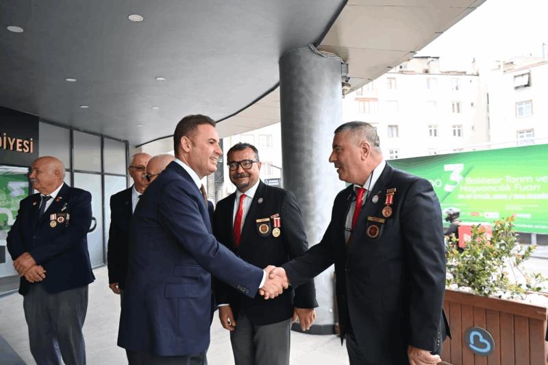 akin-gazilerimiz-basimizin-tacidir