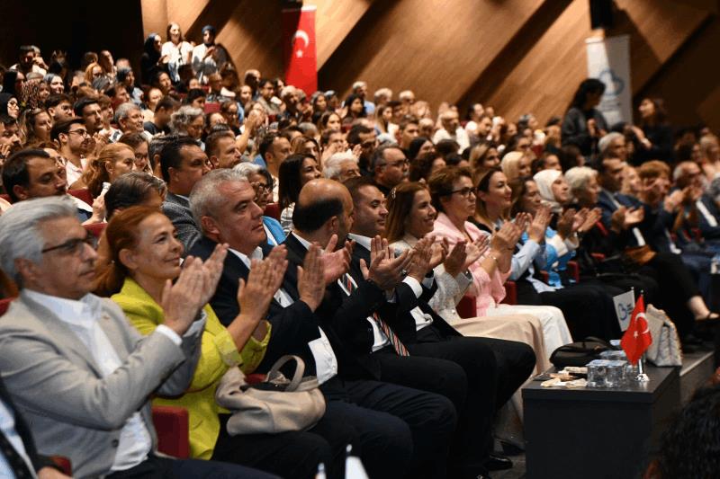 balikesir-sehir-tiyatrosu-ilk-gunden-izdiham-yaratti