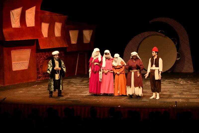 balikesir-sehir-tiyatrosu-ilk-gunden-izdiham-yaratti