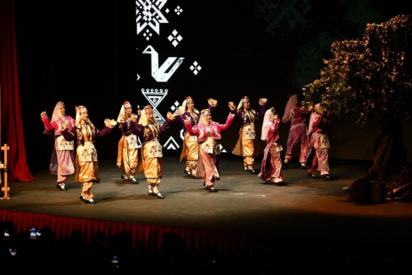 buyuksehirden-cumhuriyetin-103-yilinda-anlamli-gosteri